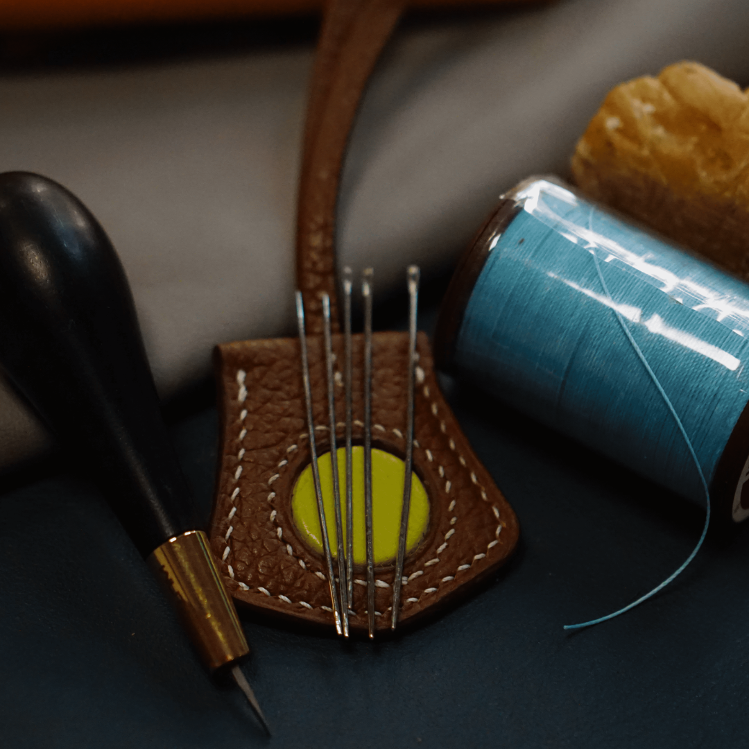 La Excelencia de la Alta Costura a Mano en Cuero Nuestro metodo
