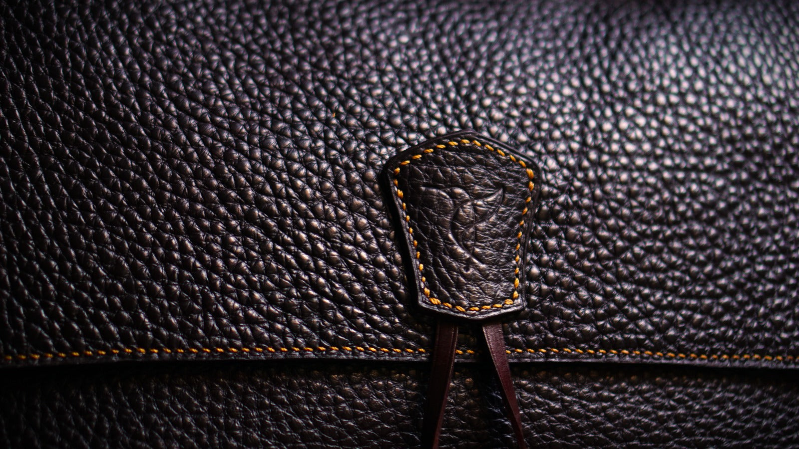 Bolso de despacho para hombre, maletín para hombre de piel, portafolios de cuero ejecutivo, maletín para portátil hombre, bolso de oficina masculino, maletín de negocios elegante, cartera de mano para trabajo.