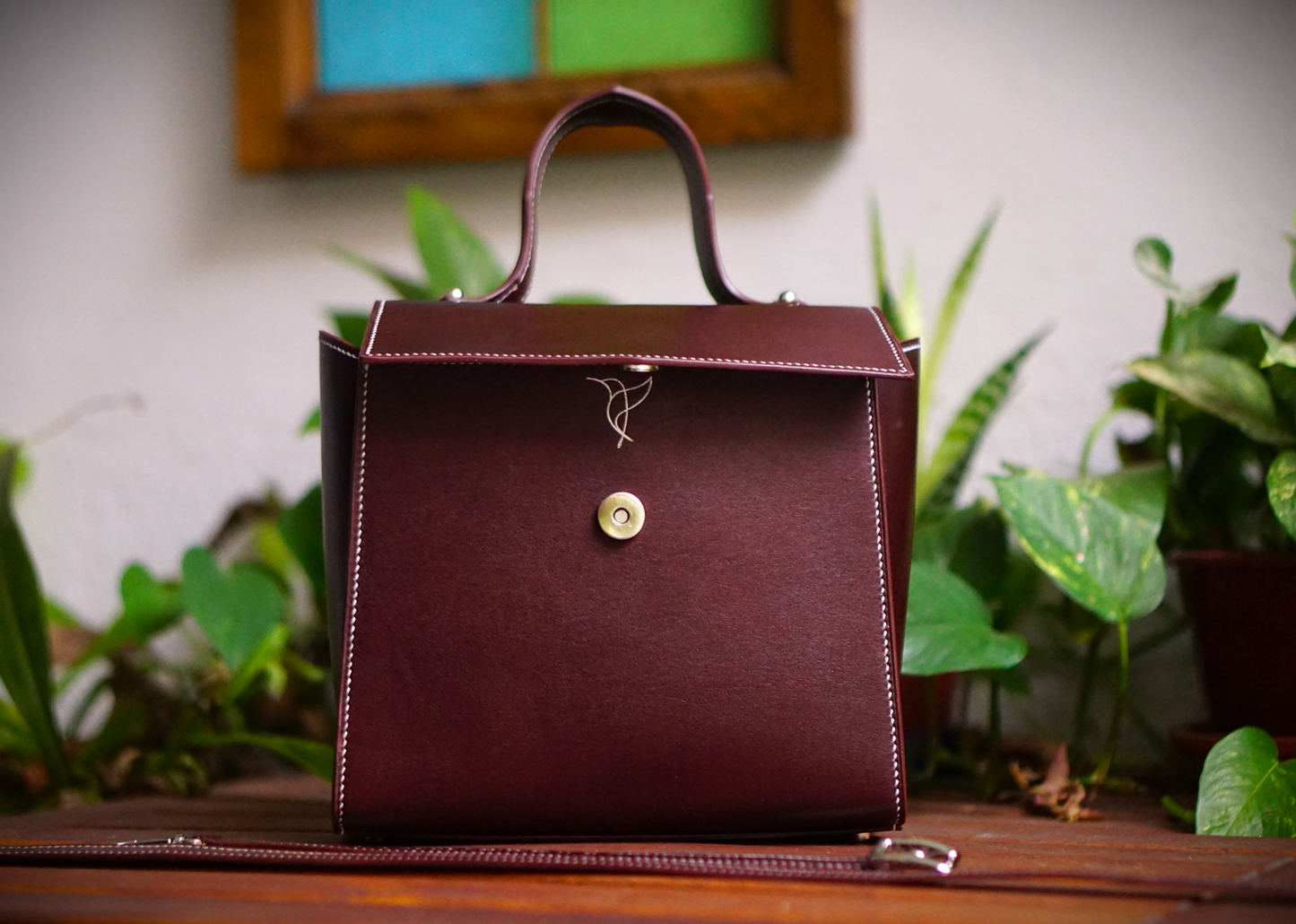Bolsos de piel para mujer artesanales, bolsos de cuero hechos a mano, bolsos artesanales de lujo, marroquinería artesanal mujer, bolsos de piel auténtica, bolsos exclusivos de cuero, bolsos de diseño tradicional.