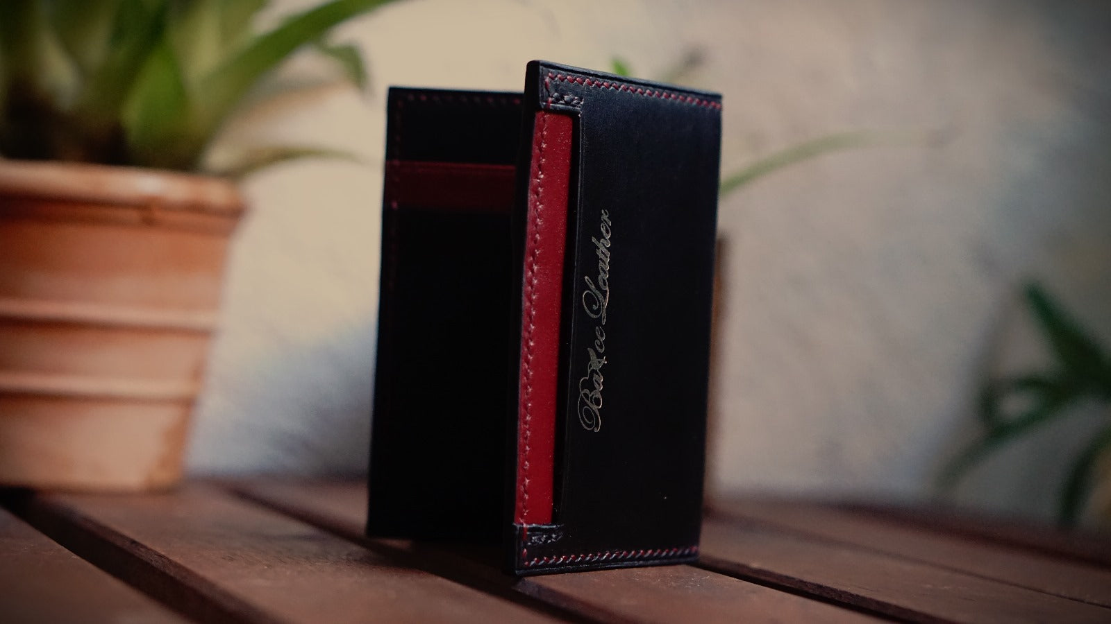 Cartera de hombre de piel vegetal, billetera artesanal hecha a mano, cartera de cuero ecológico, billetera de piel curtida al vegetal, cartera de hombre artesanal, tarjetero de cuero premium, moda sostenible hombre.