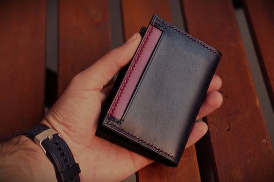 Cartera de hombre de piel vegetal, billetera artesanal hecha a mano, cartera de cuero ecológico, billetera de piel curtida al vegetal, cartera de hombre artesanal, tarjetero de cuero premium, moda sostenible hombre.