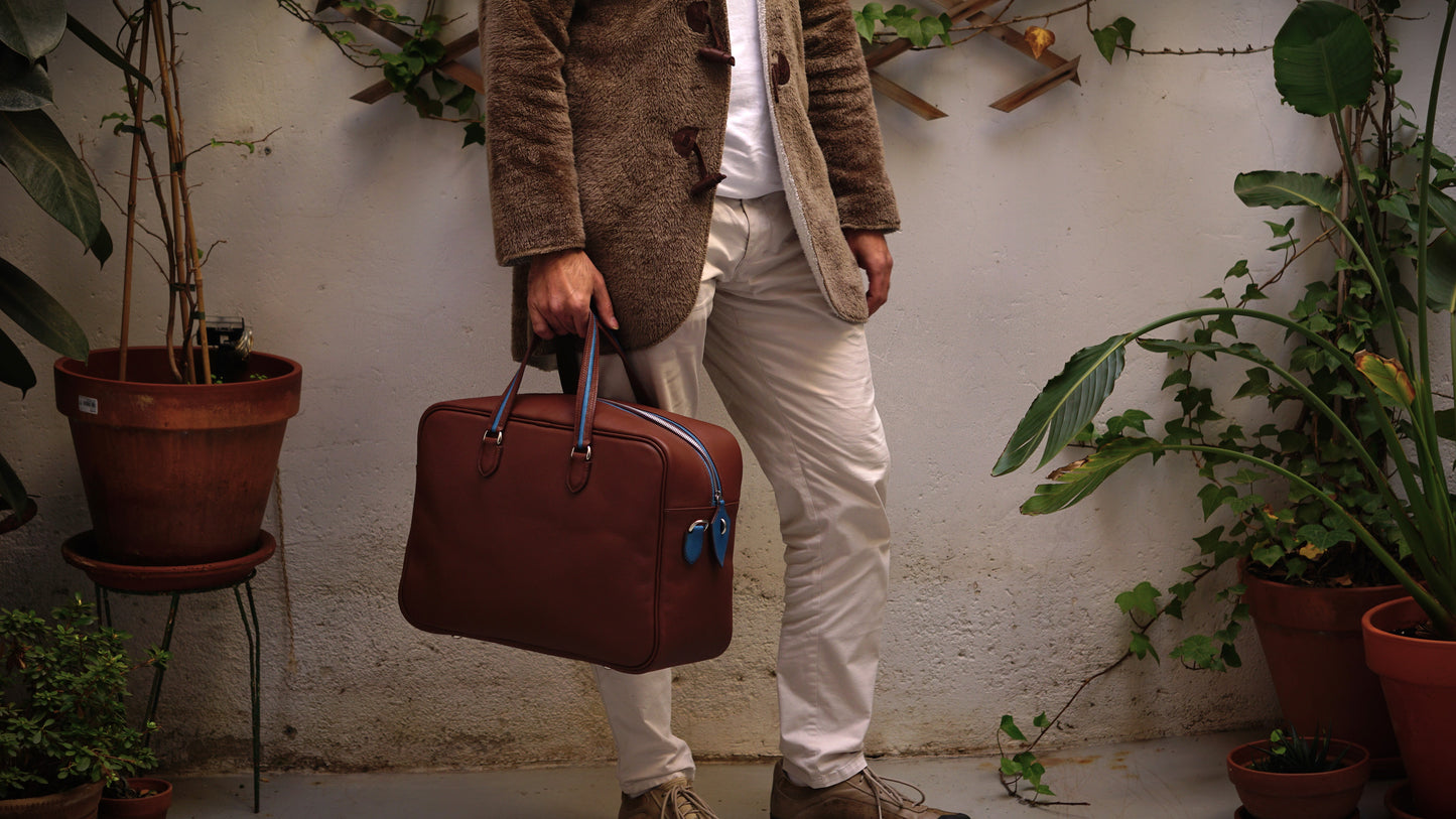 Minimal luxe duffel bag, bolso de viaje fin de semana, bolsa weekender premium, equipaje de mano de lujo, maleta de viaje minimalista, bolsa de deporte elegante, luxury travel bag.