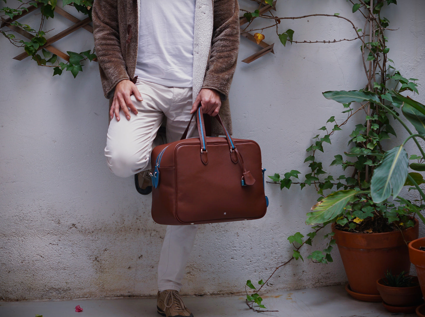 Minimal luxe duffel bag, bolso de viaje fin de semana, bolsa weekender premium, equipaje de mano de lujo, maleta de viaje minimalista, bolsa de deporte elegante, luxury travel bag.