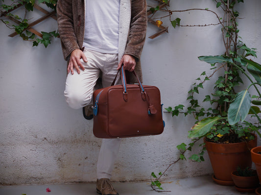 Minimal luxe duffel bag, bolso de viaje fin de semana, bolsa weekender premium, equipaje de mano de lujo, maleta de viaje minimalista, bolsa de deporte elegante, luxury travel bag.