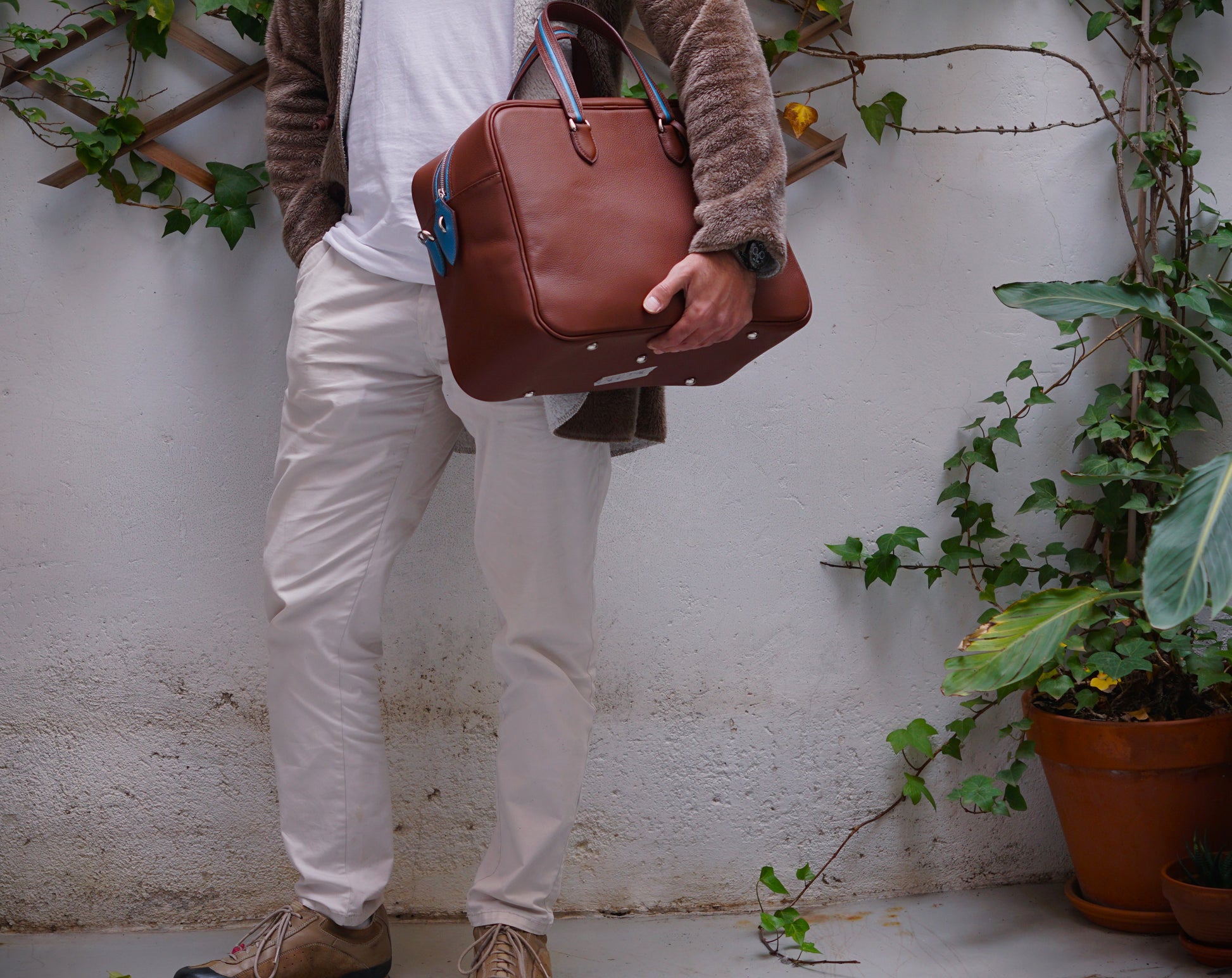 Minimal luxe duffel bag, bolso de viaje fin de semana, bolsa weekender premium, equipaje de mano de lujo, maleta de viaje minimalista, bolsa de deporte elegante, luxury travel bag.