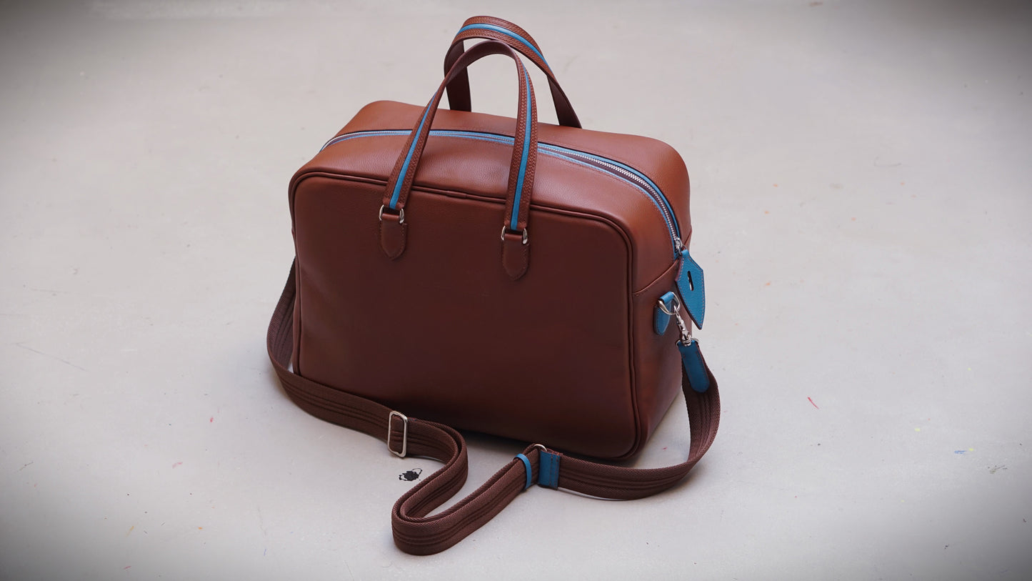 Minimal luxe duffel bag, bolso de viaje fin de semana, bolsa weekender premium, equipaje de mano de lujo, maleta de viaje minimalista, bolsa de deporte elegante, luxury travel bag.