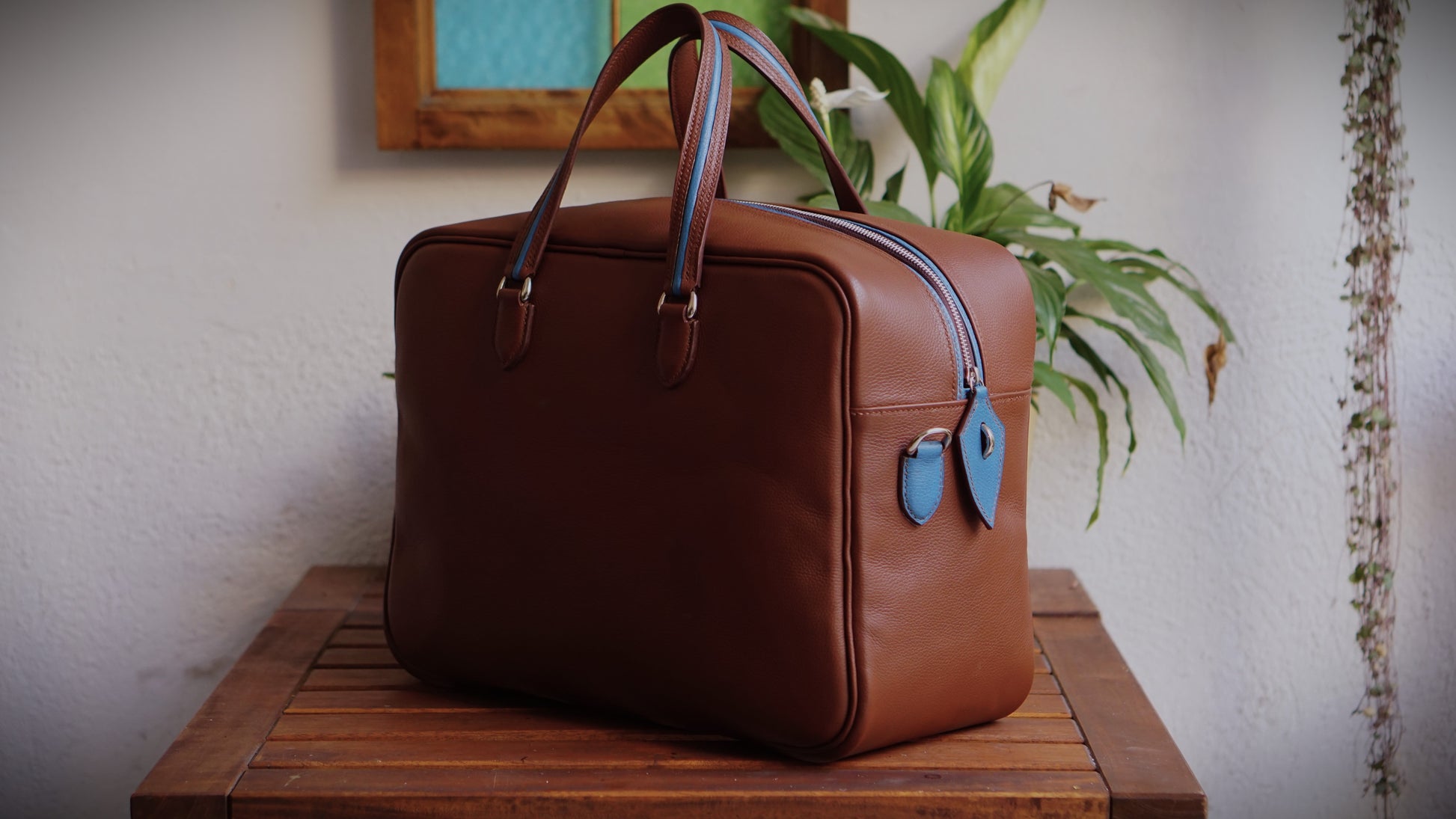 Minimal luxe duffel bag, bolso de viaje fin de semana, bolsa weekender premium, equipaje de mano de lujo, maleta de viaje minimalista, bolsa de deporte elegante, luxury travel bag.