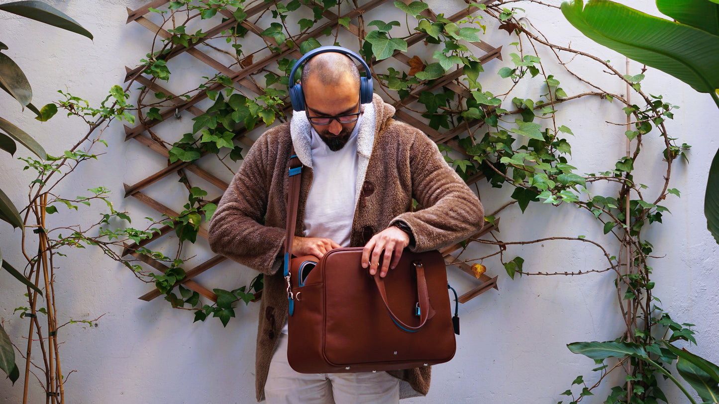 Minimal luxe duffel bag, bolso de viaje fin de semana, bolsa weekender premium, equipaje de mano de lujo, maleta de viaje minimalista, bolsa de deporte elegante, luxury travel bag.