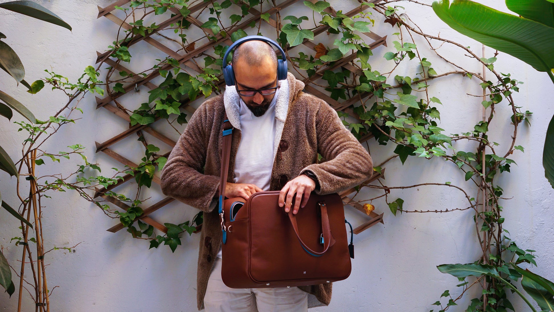 Minimal luxe duffel bag, bolso de viaje fin de semana, bolsa weekender premium, equipaje de mano de lujo, maleta de viaje minimalista, bolsa de deporte elegante, luxury travel bag.