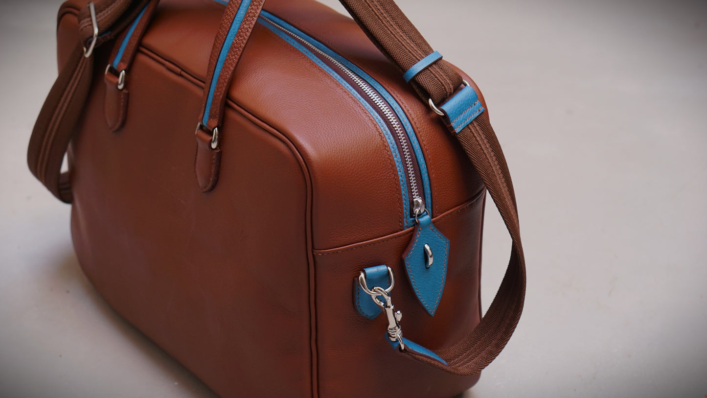Minimal luxe duffel bag, bolso de viaje fin de semana, bolsa weekender premium, equipaje de mano de lujo, maleta de viaje minimalista, bolsa de deporte elegante, luxury travel bag.