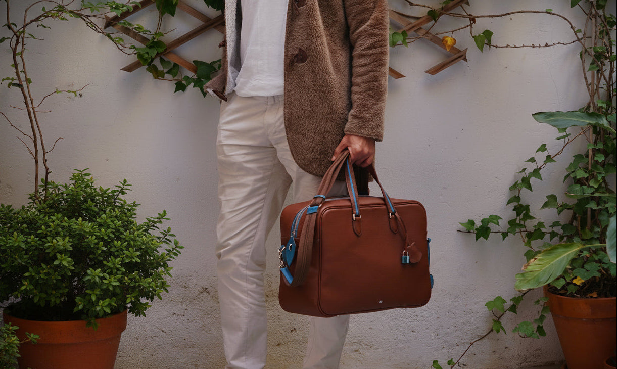 Minimal luxe duffel bag, bolso de viaje fin de semana, bolsa weekender premium, equipaje de mano de lujo, maleta de viaje minimalista, bolsa de deporte elegante, luxury travel bag.