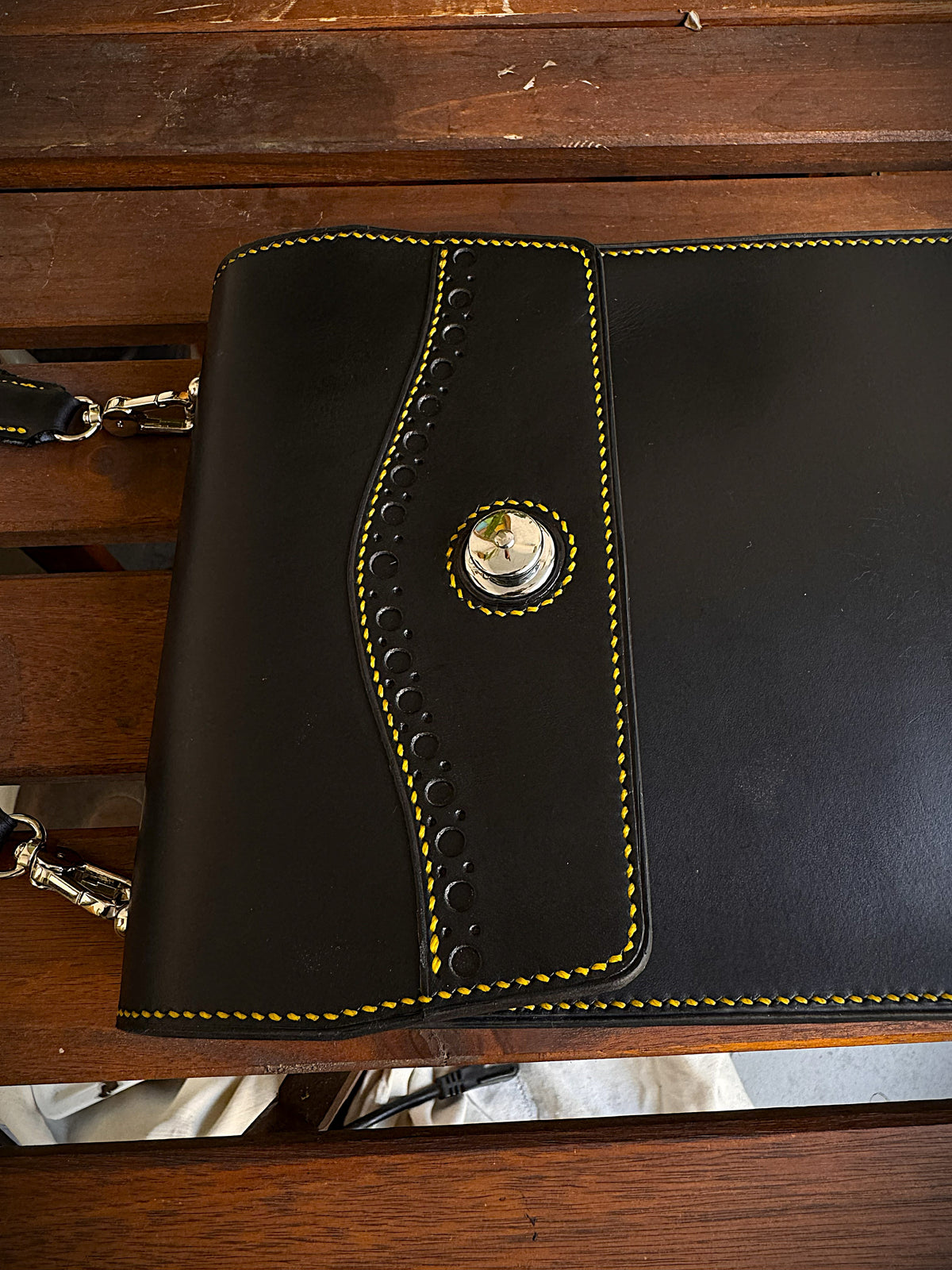 Bolso bandolera hombre, bolso bandolera de cuero para hombre, bolso de cuero hombre, bandolera de cuero hombre, bolso de piel hombre, bolso cruzado hombre, bolso masculino de cuero, bolso de piel artesanal, bolso de cuero artesanal, bolso hombre premium, bolso elegante hombre