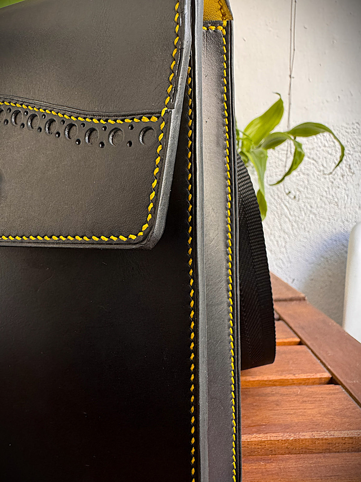 Bolso bandolera hombre, bolso bandolera de cuero para hombre, bolso de cuero hombre, bandolera de cuero hombre, bolso de piel hombre, bolso cruzado hombre, bolso masculino de cuero, bolso de piel artesanal, bolso de cuero artesanal, bolso hombre premium, bolso elegante hombre