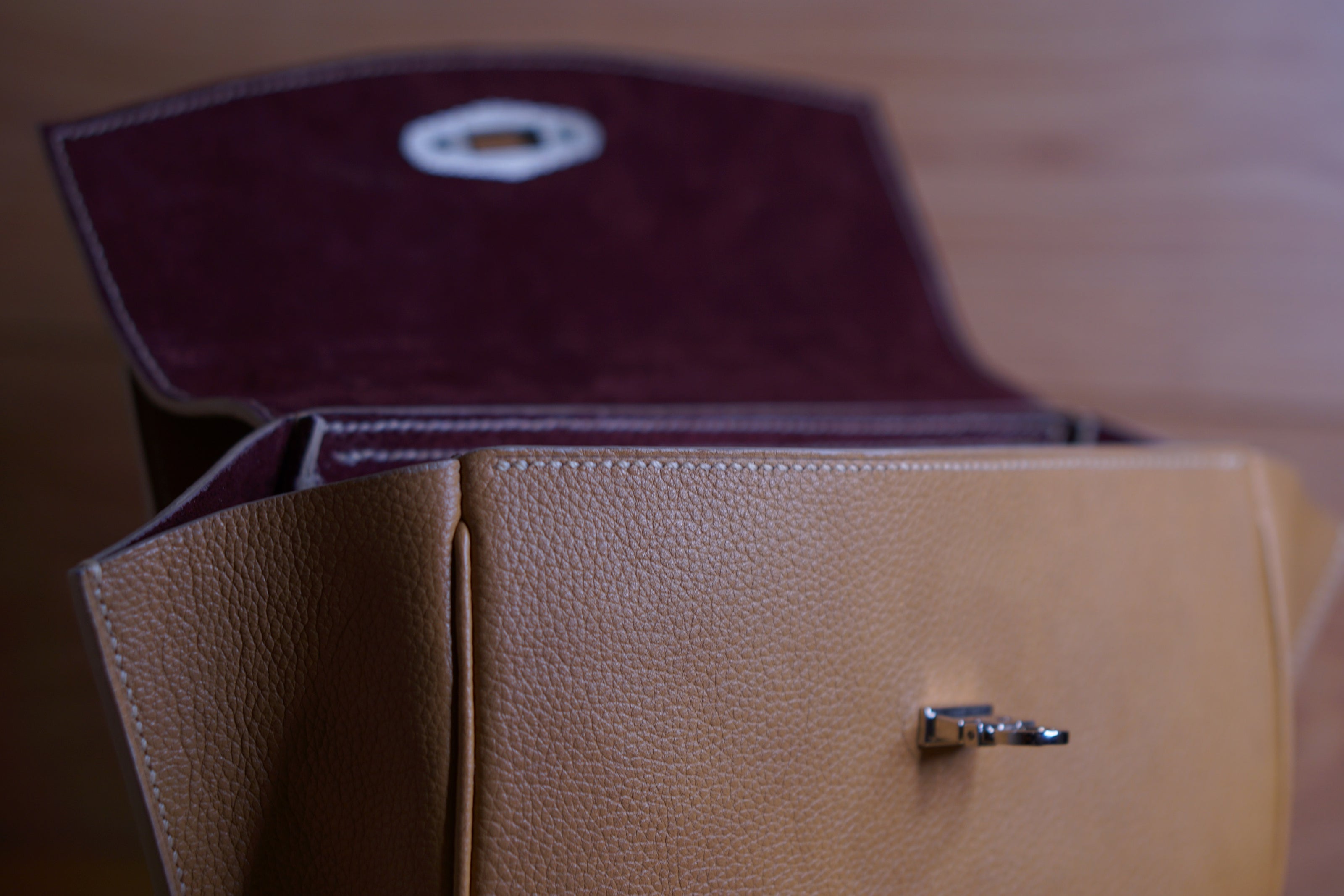 Hecho a mano Artesanal Sostenible Eco-friendly Piel de calidad Diseño único en barcelona 
Bolso de mano de piel personalizado, clutch de cuero para mujer, bolso de mano tamaño perfecto, bolso de piel con iniciales, cartera de mano artesanal, bolsos personalizados de fiesta, bolso de mano pequeño mujer. en barcelona